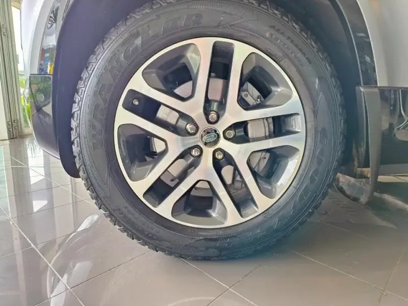 2023 Land Rover Defender Wheel